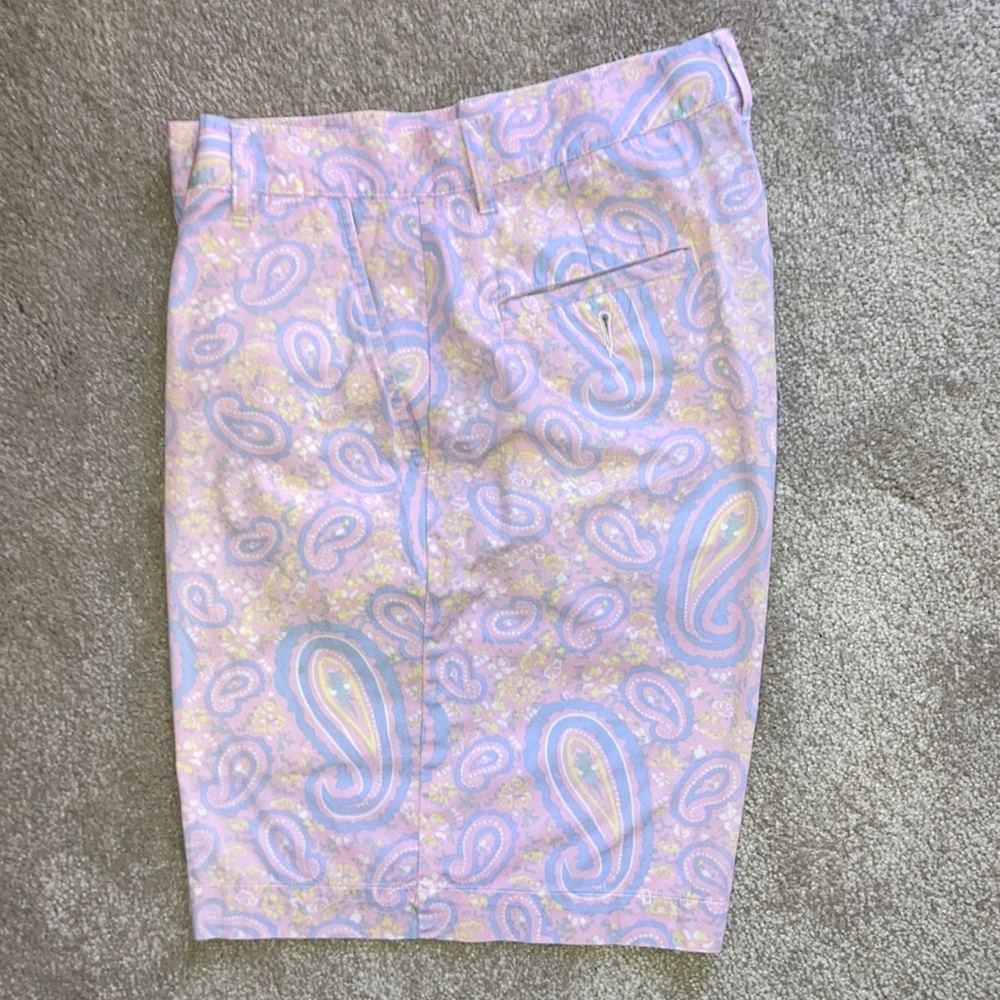 Size 32. Bills Khakis paisley shorts.